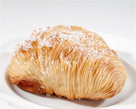  Sfogliatella - Một tuyệt phẩm bánh nướng giòn rụm và kem béo ngậy đến từ thành phố Naples của Italia!